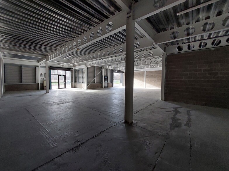 Luna Pl, Dundee for lease - Building Photo - Image 2 of 3