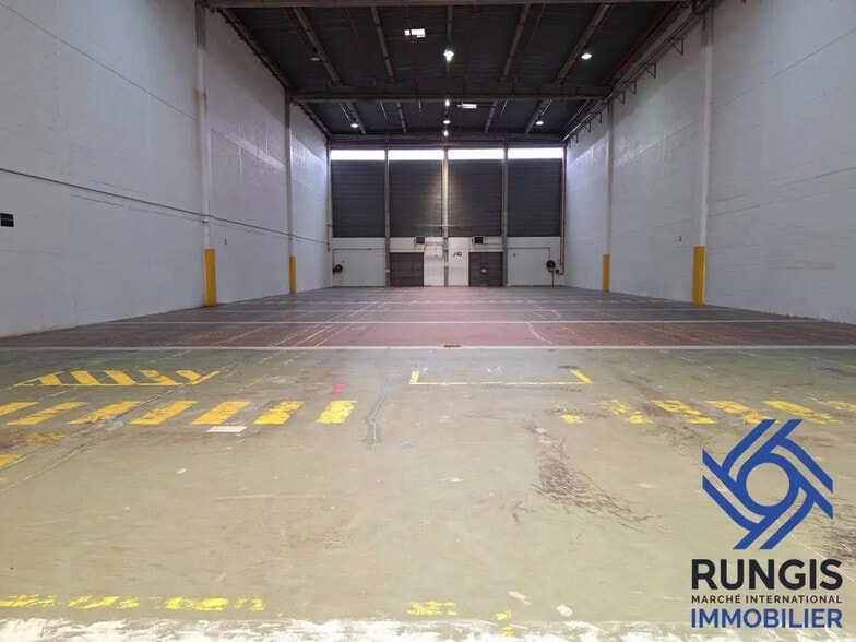 Industrial in Orly for lease - Interior Photo - Image 2 of 2