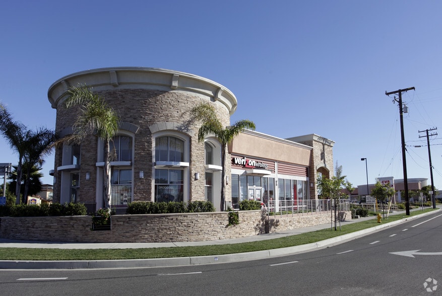 1117-1205 S Oxnard Blvd, Oxnard, CA for lease - Primary Photo - Image 1 of 5