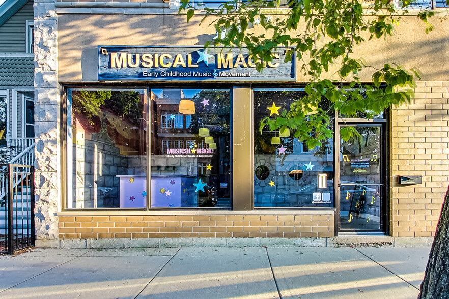 2255 W Roscoe St, Chicago, IL for sale - Building Photo - Image 1 of 1