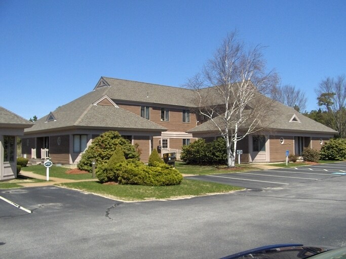 Office in Mashpee, MA for sale - Primary Photo - Image 1 of 1