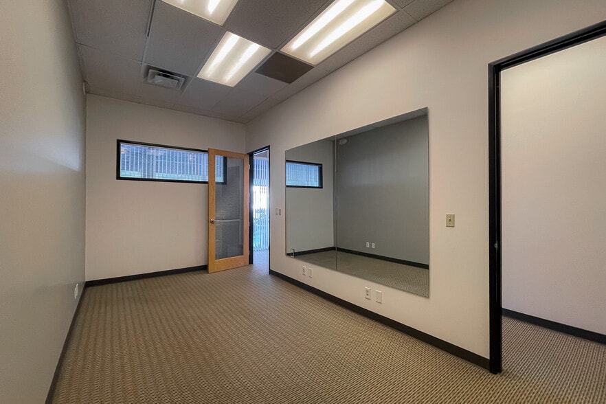 8929-8939 S Sepulveda Blvd, Los Angeles, CA for lease - Interior Photo - Image 3 of 39