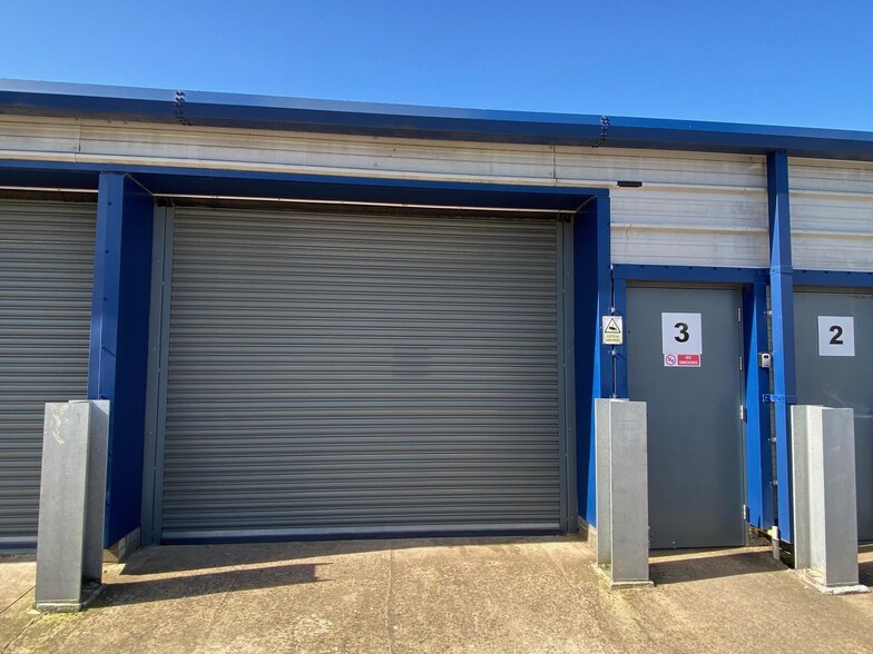 1-12 Penmaen Industrial Estate, Pontllanfraith for lease - Primary Photo - Image 1 of 3