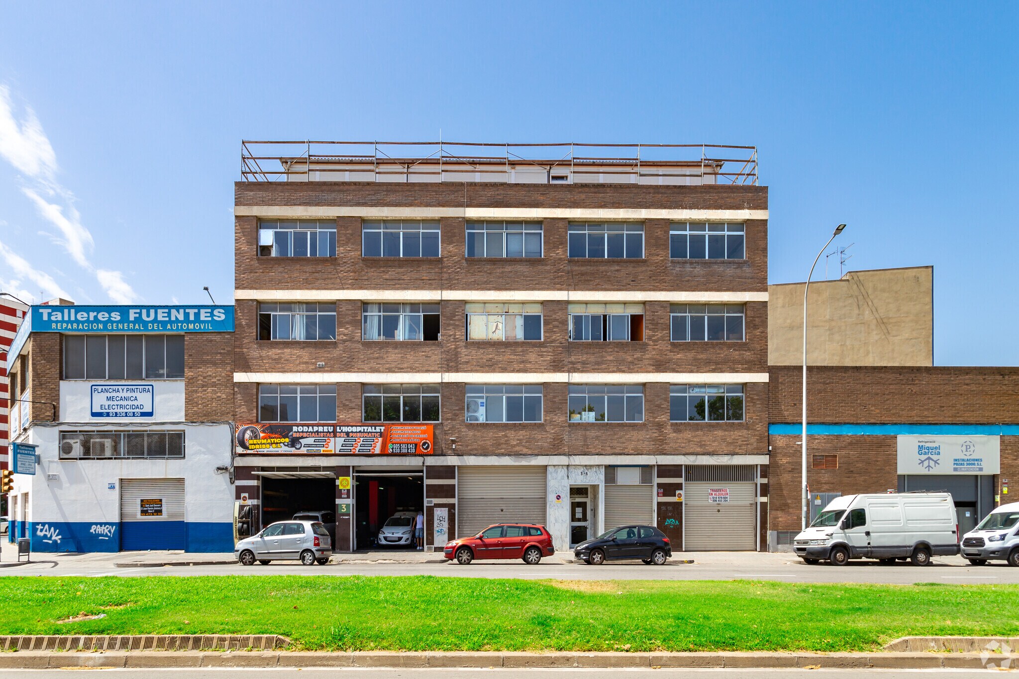 Avinguda de la Fabregada, L'Hospitalet de Llobregat, Barcelona for sale Primary Photo- Image 1 of 1