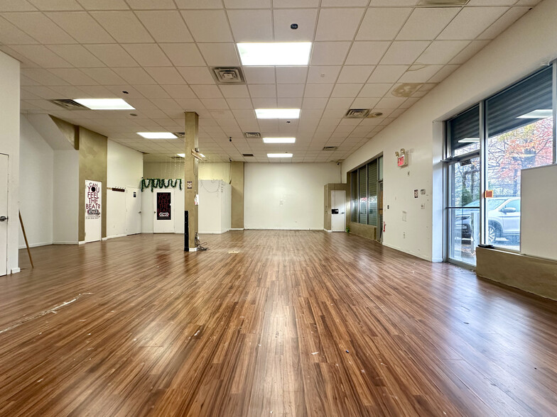 3475 Victory Blvd, Staten Island, NY for lease - Interior Photo - Image 2 of 9