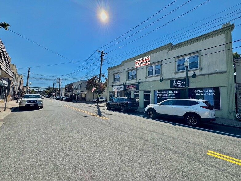 300 Bedford Ave, Bellmore, NY for sale - Building Photo - Image 1 of 35