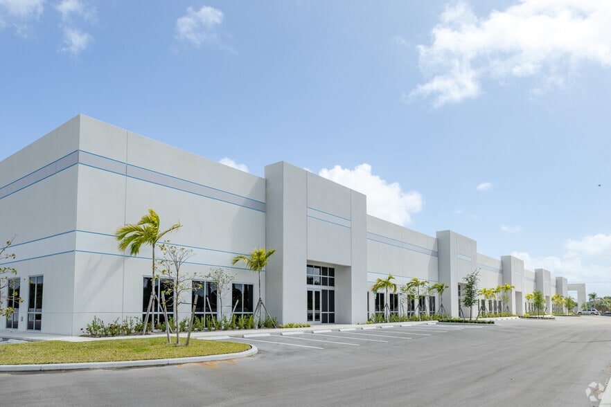 1501 N Florida Mango Rd, West Palm Beach, FL for lease - Building Photo - Image 1 of 21