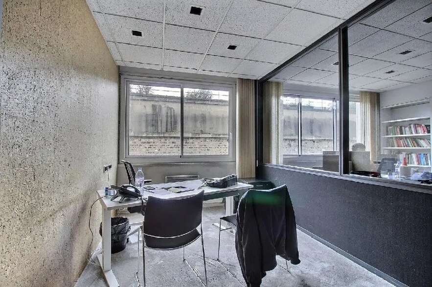 Office in Paris for lease - Interior Photo - Image 3 of 7