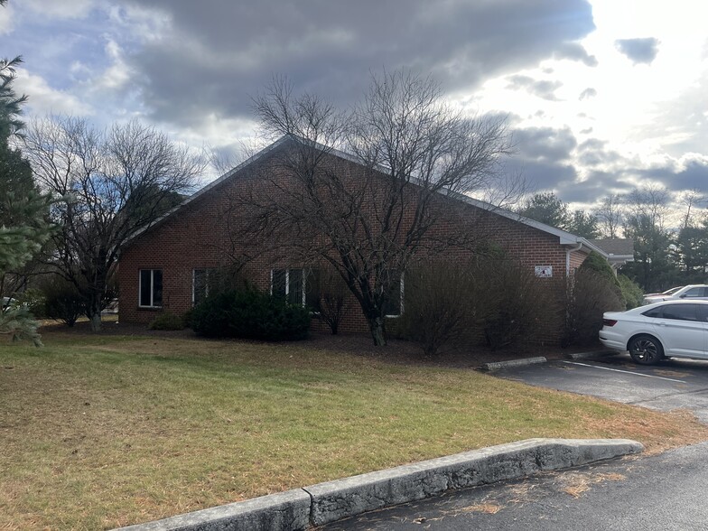 4 Kacey Ct, Mechanicsburg, PA for lease - Building Photo - Image 2 of 3