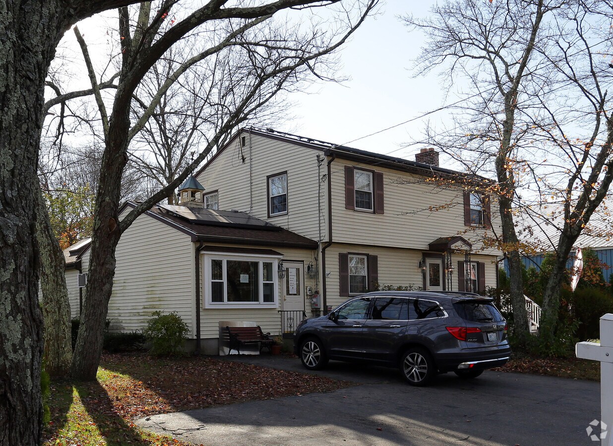 461 Pulaski Blvd, Bellingham, MA 02019