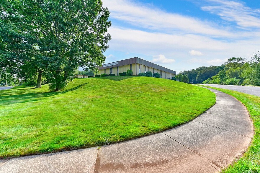 938 Suffield St, Agawam, MA for sale - Primary Photo - Image 1 of 1