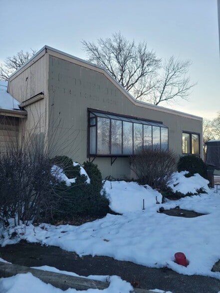 1815 Dundee Rd, Northbrook, IL for sale - Building Photo - Image 2 of 17