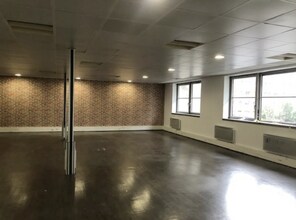 11 Rue Baudin, Ivry-sur-Seine for lease Interior Photo- Image 1 of 6