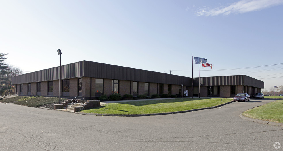 1 Corporate Dr, Windsor Locks, CT for lease - Building Photo - Image 3 of 10