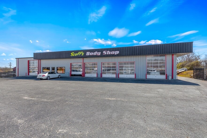 13817 E Wade Hampton Blvd, Greer, SC for sale - Building Photo - Image 1 of 13