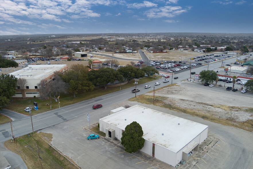 704 N Bedell Ave, Del Rio, TX for sale - Primary Photo - Image 1 of 1