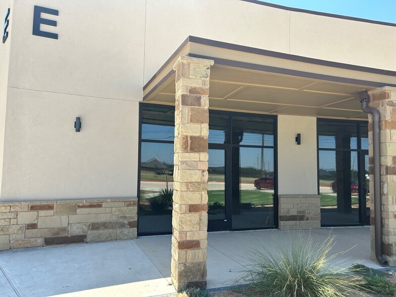 2419 Palermo Pky, Temple, TX for lease - Building Photo - Image 2 of 4