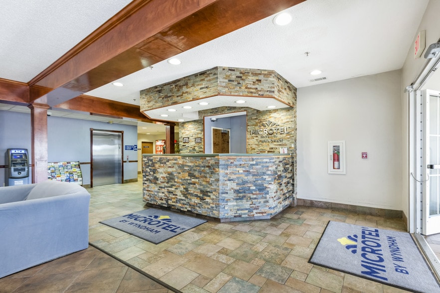 10645 Reiger Rd, Baton Rouge, LA for sale - Lobby - Image 2 of 38