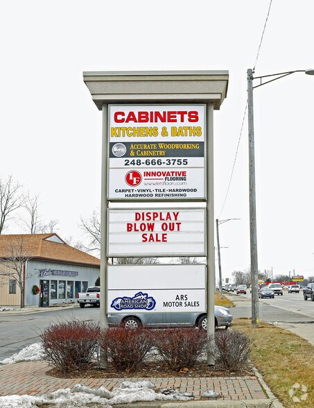 7675 Highland Rd, Waterford, MI for lease - Building Photo - Image 2 of 11