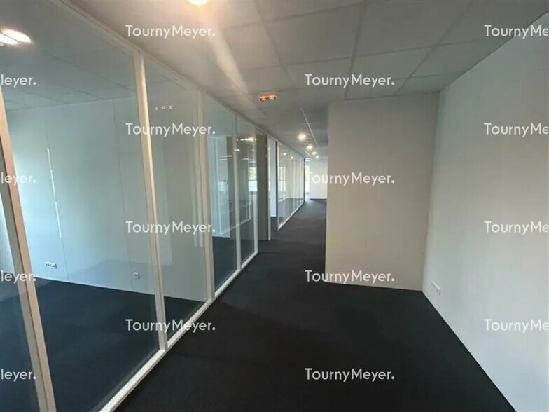 Office in Nantes for lease - Building Photo - Image 3 of 9