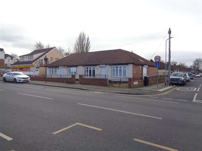 2-4 Cargo Fleet Ln, Middlesbrough for lease - Building Photo - Image 2 of 6