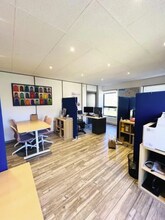 Parc Des Fontenelles, Bailly for lease Interior Photo- Image 2 of 4