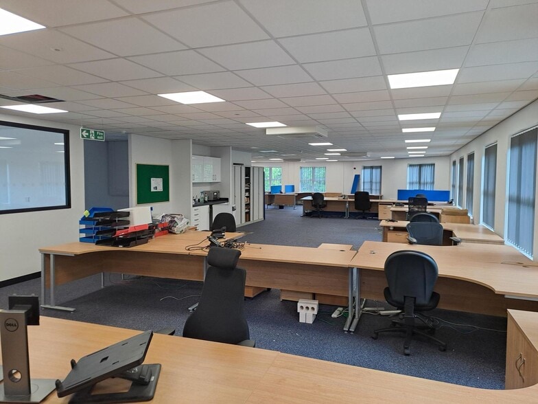 Rutherford Clos, Stevenage for lease - Interior Photo - Image 2 of 10