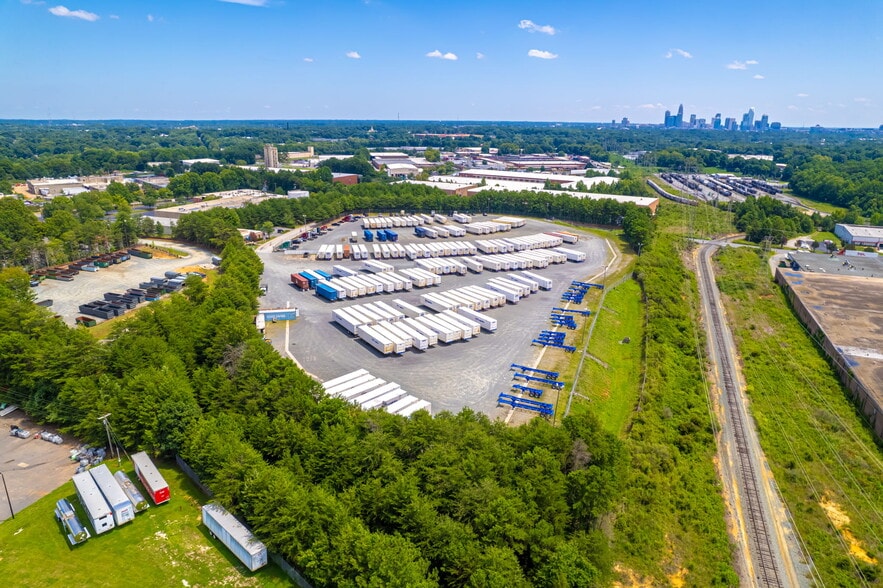 725 Lawton Rd, Charlotte, NC for lease - Building Photo - Image 1 of 9