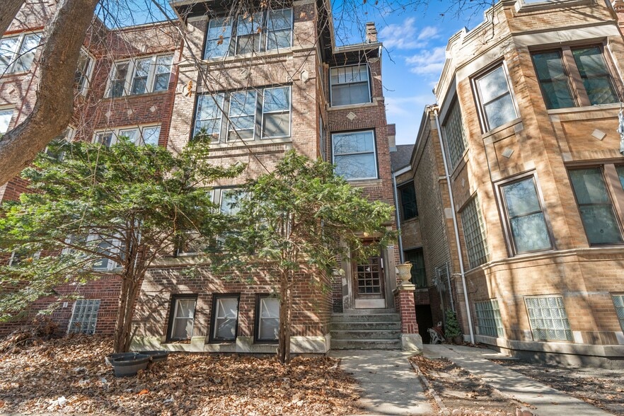 Northwestern & Loyola Portfolio portfolio of 3 properties for sale on LoopNet.com - Building Photo - Image 2 of 19