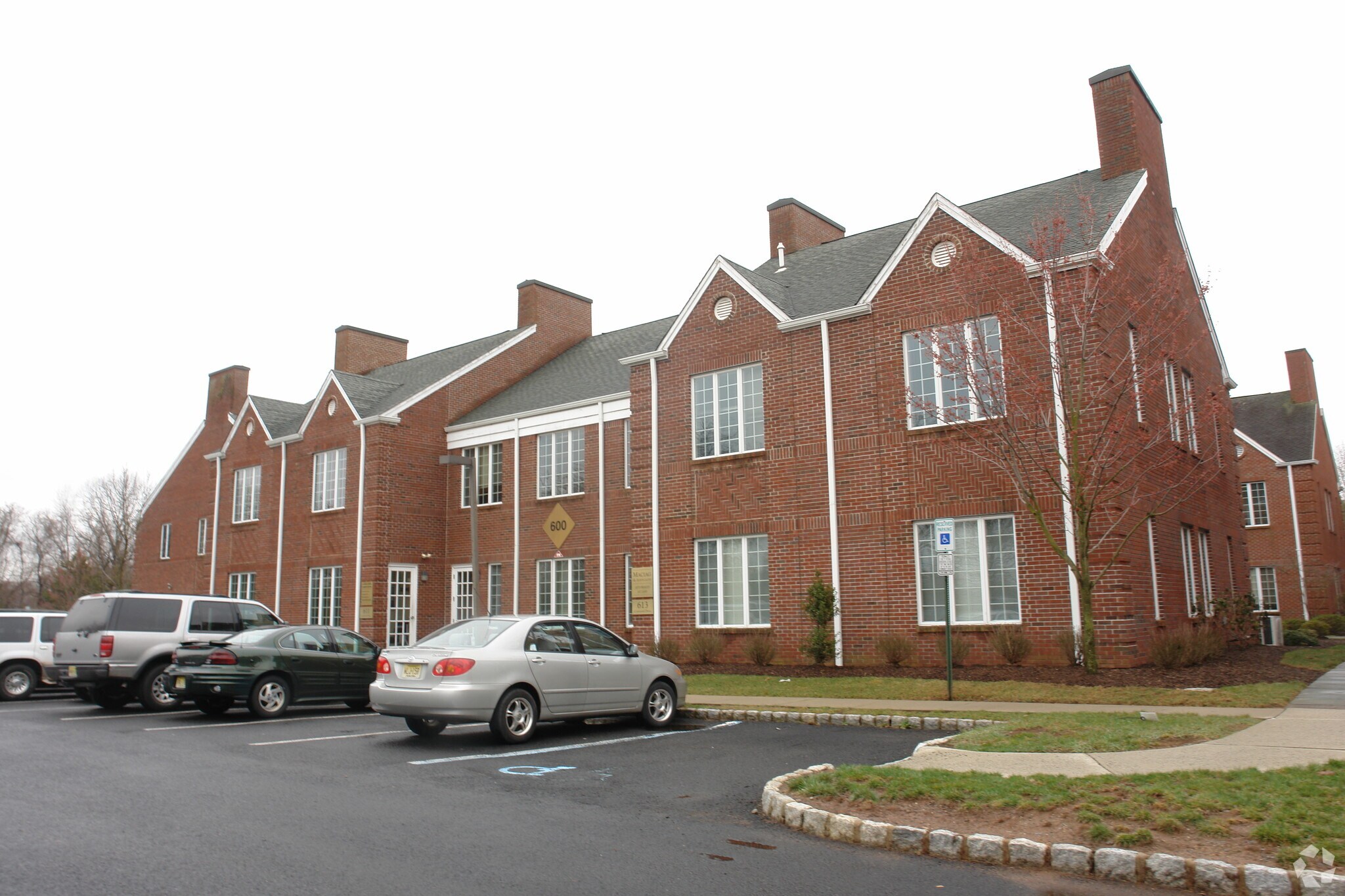 712-724 Courtyard Dr, Hillsborough, NJ for lease Primary Photo- Image 1 of 29