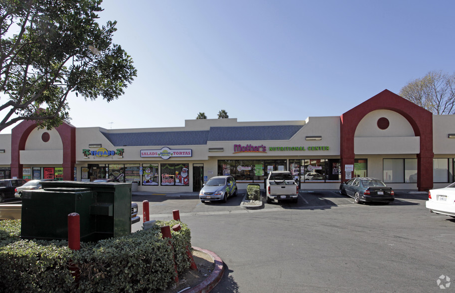 4676-4696 Market St, San Diego, CA for lease - Building Photo - Image 3 of 5