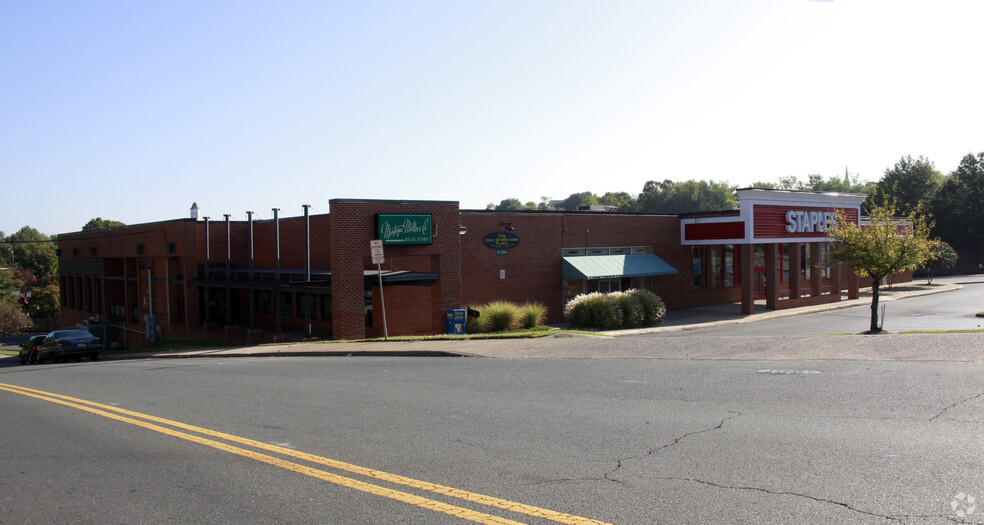 243-259 Ridge-McIntire Rd, Charlottesville, VA for lease - Building Photo - Image 3 of 13