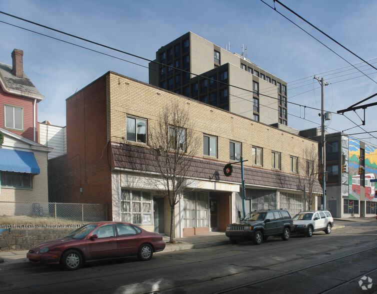 749-755 E Warrington Ave, Pittsburgh, PA for lease - Building Photo - Image 2 of 34