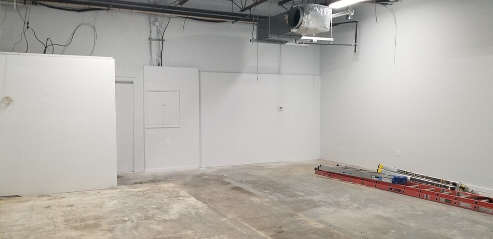 700 Ritchie Rd, Capitol Heights, MD for lease - Building Photo - Image 3 of 14