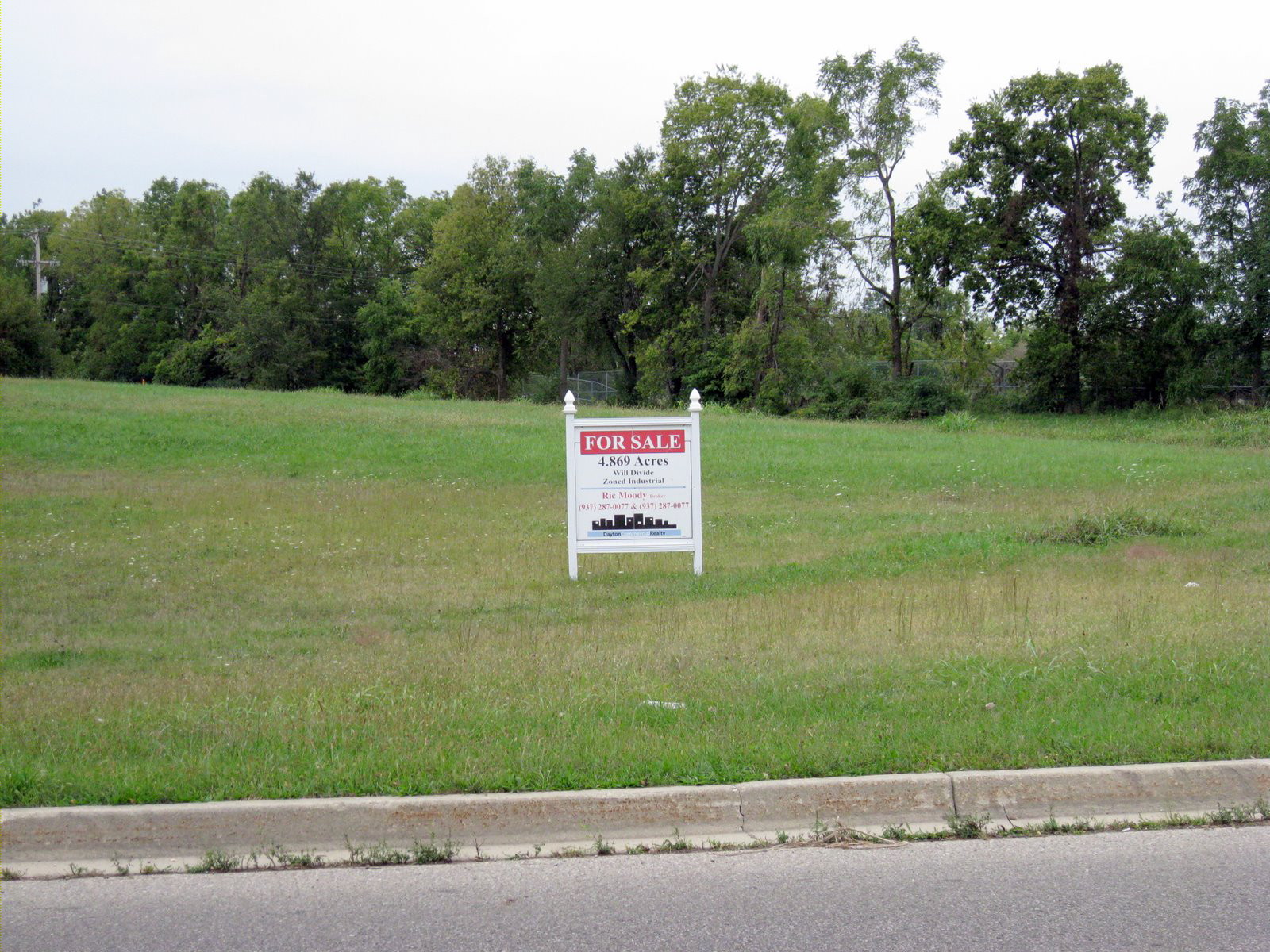 1899 Woodman Center Dr, Dayton, OH for sale Building Photo- Image 1 of 2