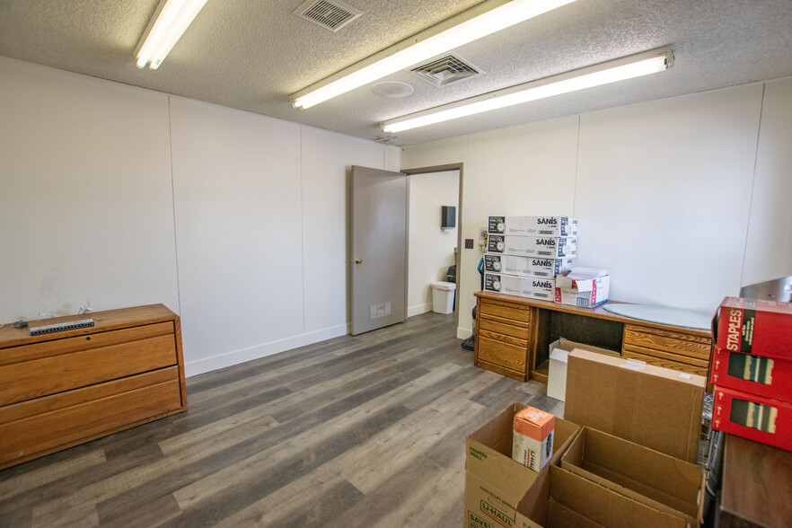 519 W Western Ave, Avondale, AZ for lease - Interior Photo - Image 2 of 26