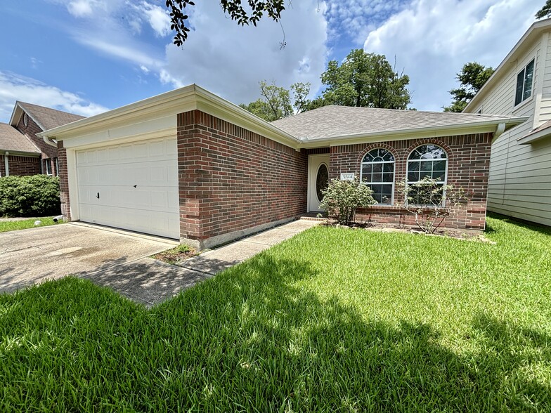 3 Lovely Homes In Conroe Area! portfolio of 3 properties for sale on LoopNet.com - Building Photo - Image 1 of 3