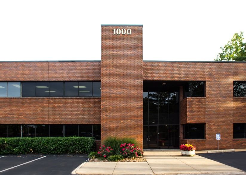 1000 Executive Parkway Dr, Creve Coeur, MO for lease - Building Photo - Image 2 of 11