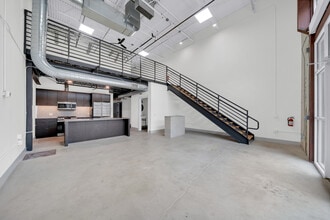 215 Coca Cola Pl, San Antonio, TX for lease Building Photo- Image 1 of 4