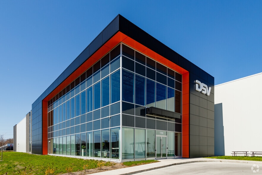 1585-1785 Rue Beaulac, Saint-Laurent, QC for sale - Building Photo - Image 1 of 1