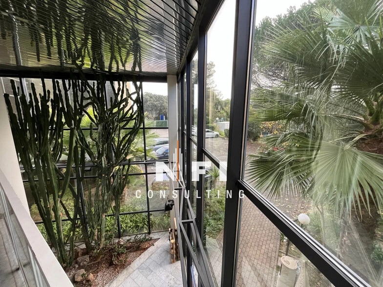 Office in Antibes for sale - Lobby - Image 3 of 5