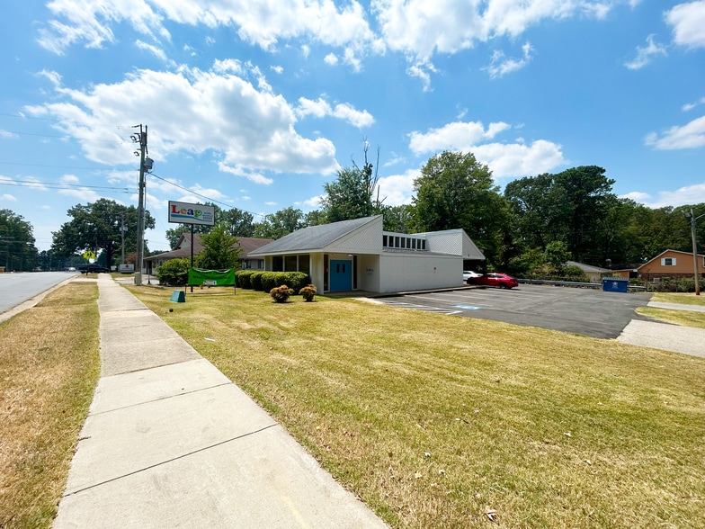 9100 Geyer Springs Rd, Little Rock, AR for sale - Building Photo - Image 2 of 7