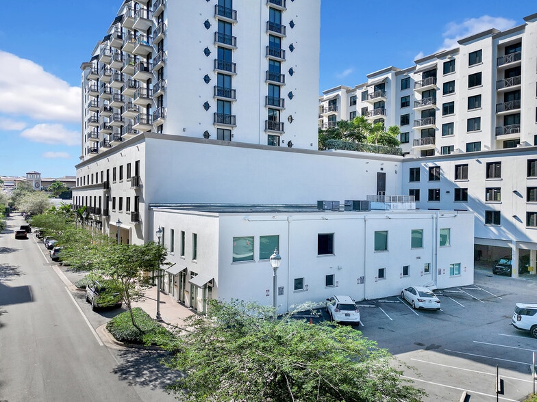 4070-4090 Laguna St, Coral Gables, FL for lease - Building Photo - Image 1 of 35