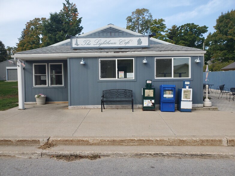 735 Frankfort Ave, Elberta, MI for sale - Building Photo - Image 1 of 1