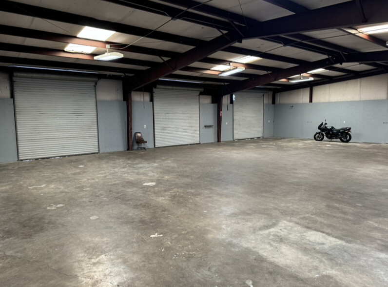 4010 Main Ave, Groves, TX for lease - Building Photo - Image 3 of 22