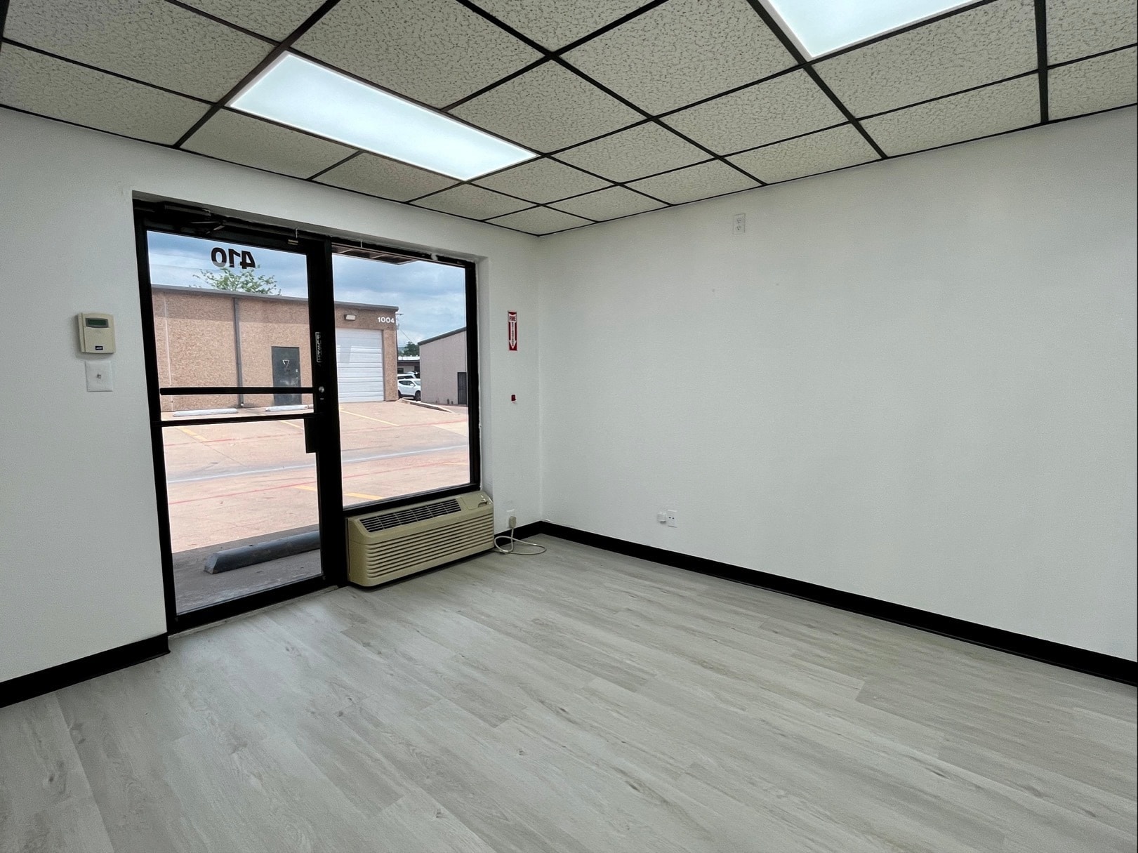 1000 Harrison Ave, Arlington, TX for lease Interior Photo- Image 1 of 6