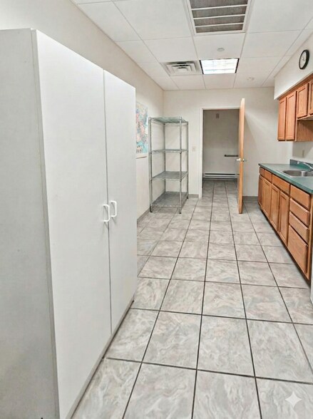 6 Drummond Pl, Red Bank, NJ for lease - Building Photo - Image 3 of 18