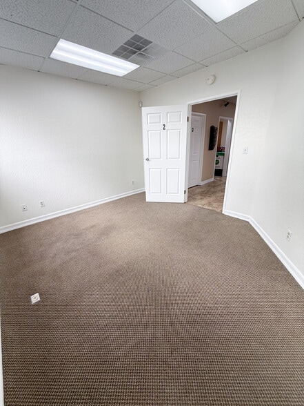 623-629 N Main St, Orange, CA for lease - Building Photo - Image 3 of 9
