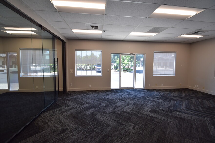150 SW Scalehouse Loop, Bend, OR for lease - Building Photo - Image 2 of 6