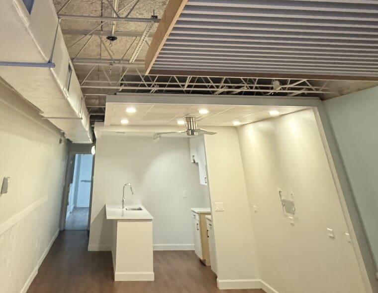 1226 W University Ave, Gainesville, FL for lease - Interior Photo - Image 3 of 9
